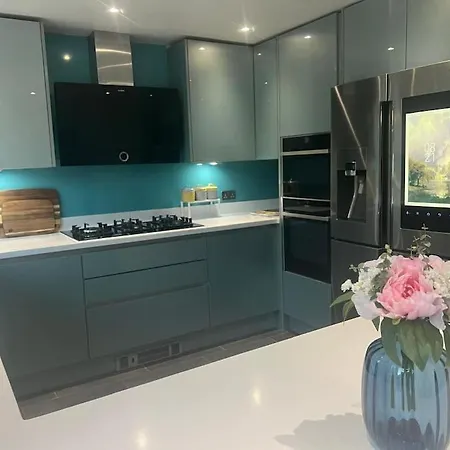 Gorgeous 4 Bed Detached House