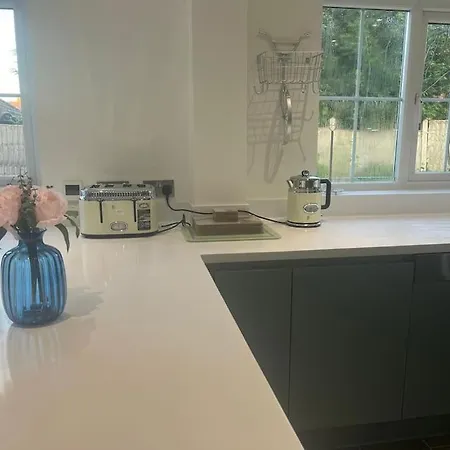Βίλα Gorgeous 4 Bed Detached House Μπρίστολ