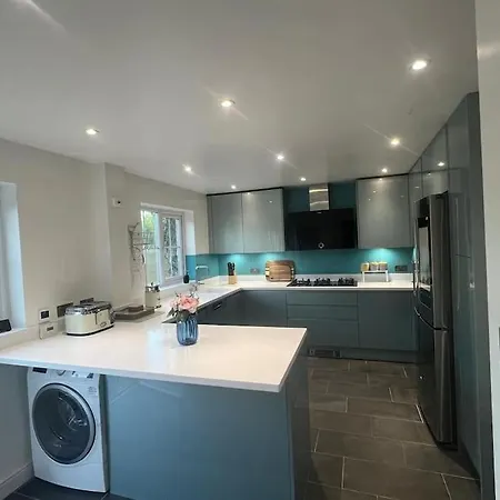 Gorgeous 4 Bed Detached House Villa