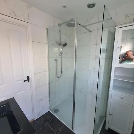 Βίλα Gorgeous 4 Bed Detached House Μπρίστολ