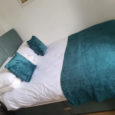 Gorgeous 4 Bed Detached House * 브리스틀