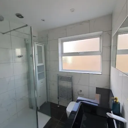 Gorgeous 4 Bed Detached House 브리스틀